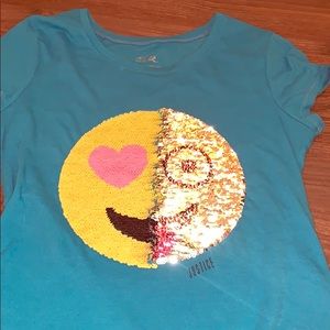 Adorable emoji sequence blue shirt 😍😜